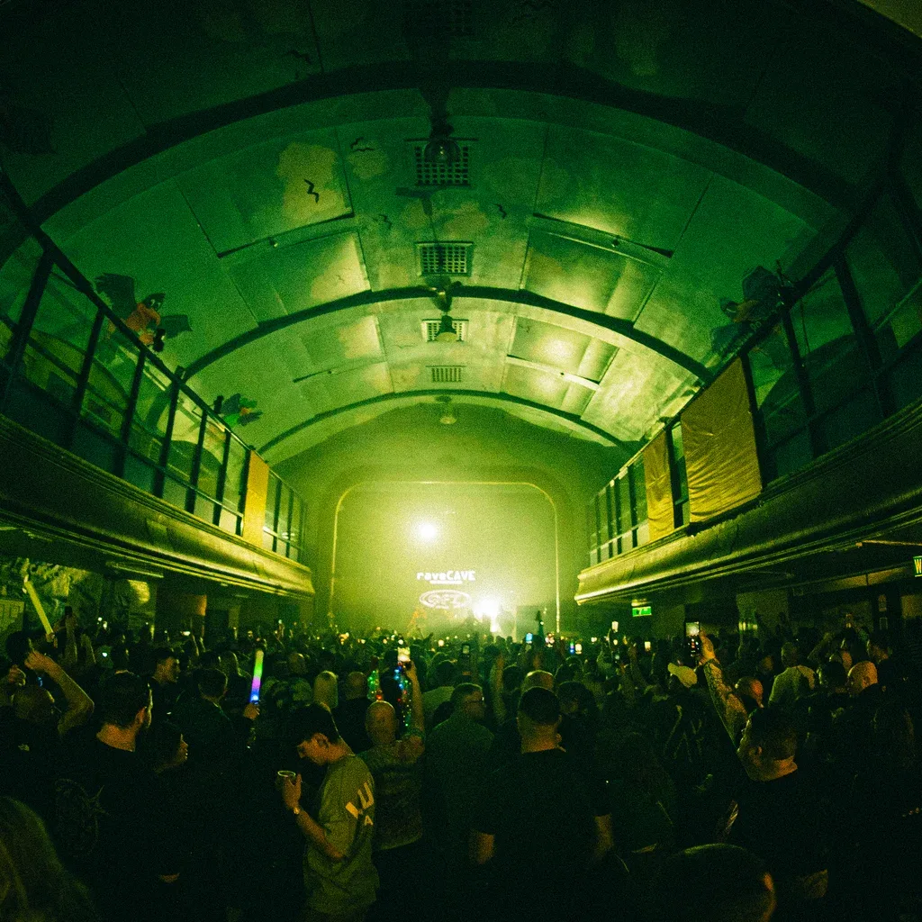 Flyer for raveCAVE - Enter The Rave